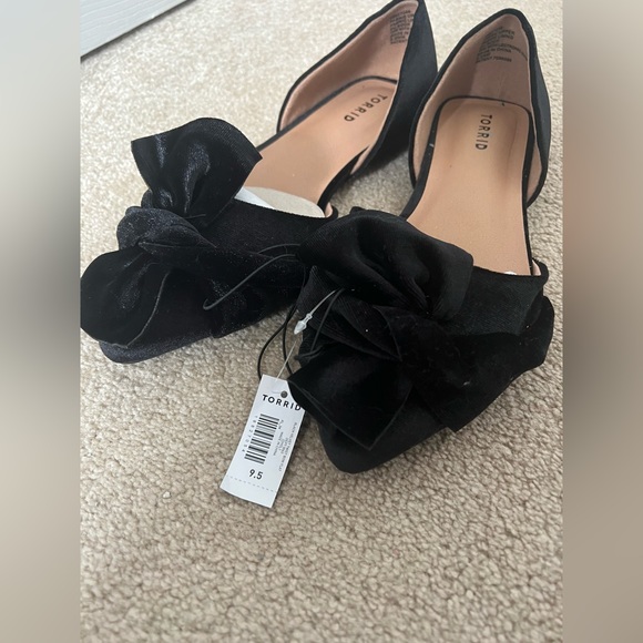 Torrid Black Velvet Twist Bow Flat Size 9.5 WW - Picture 5 of 7